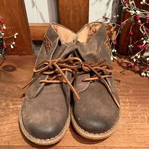 NWOT Born booties with ties! Perfect!